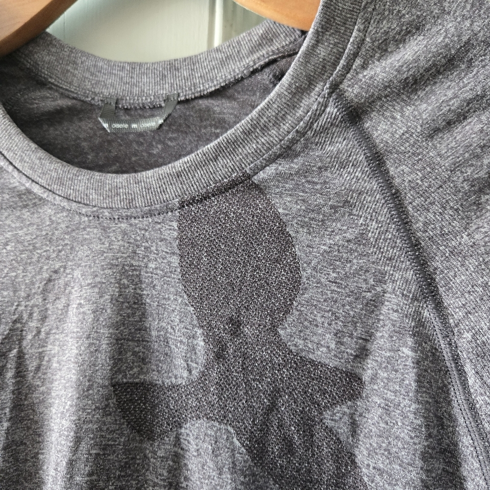 Oiselle Flyte Seamless Long Sleeve Gray Running Top Size Medium - Picture 12 of 12